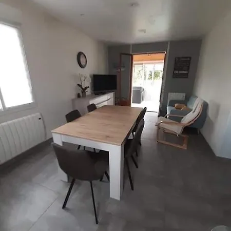 Holiday home Maison 4 Personnes A 500m De La